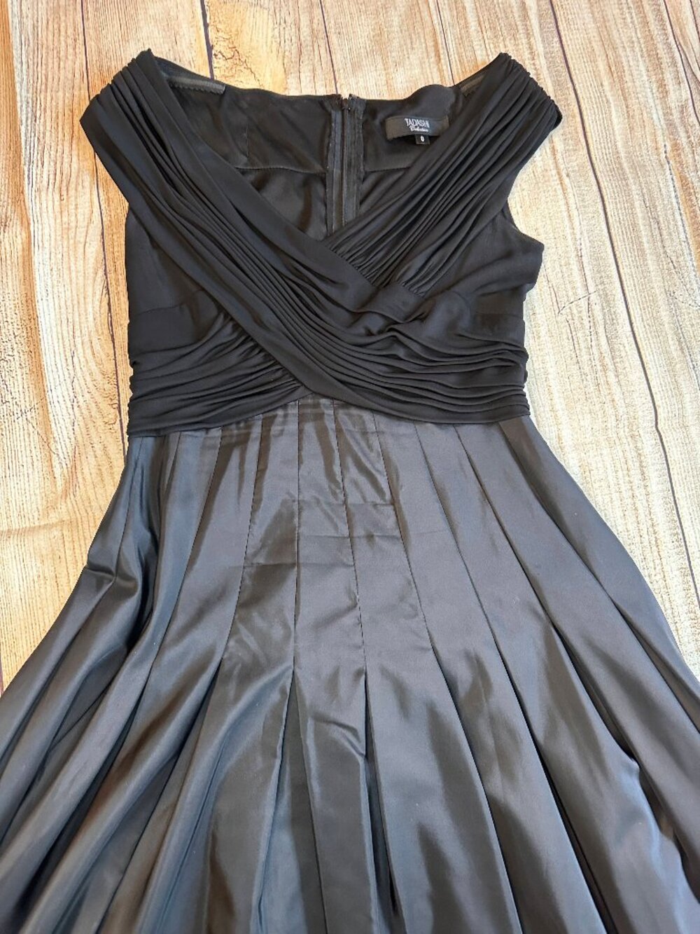 Tadashi Collection Black Ruched Pleated Taffeta Fit & Flare Cocktail Dress Sz 8 - Picture 2 of 6